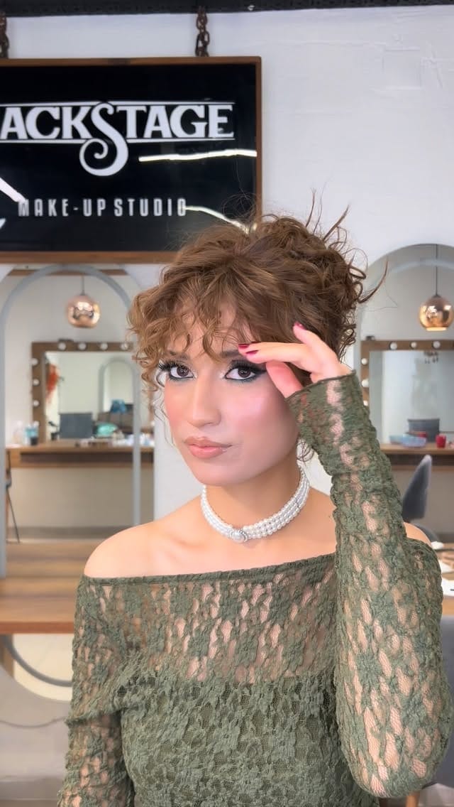 Post 3 by SEZER KURT BACKSTAGE MAKEUP STUDİO on Instagram (video)