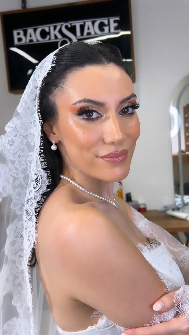 Post 5 by SEZER KURT BACKSTAGE MAKEUP STUDİO on Instagram (video)