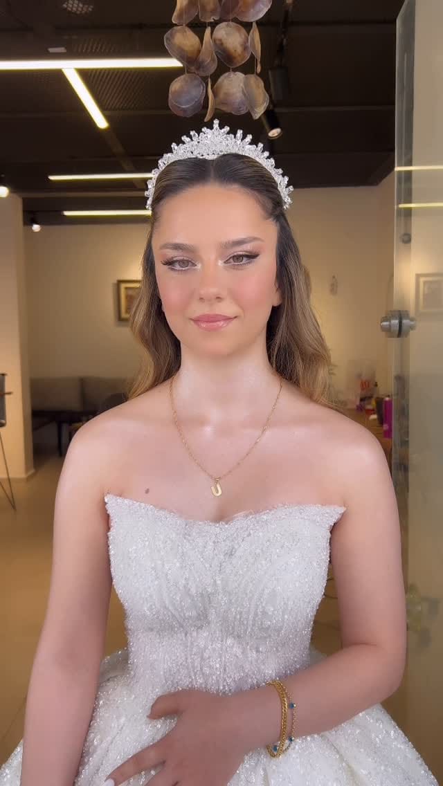Post 10 by SEZER KURT BACKSTAGE MAKEUP STUDİO on Instagram (video)