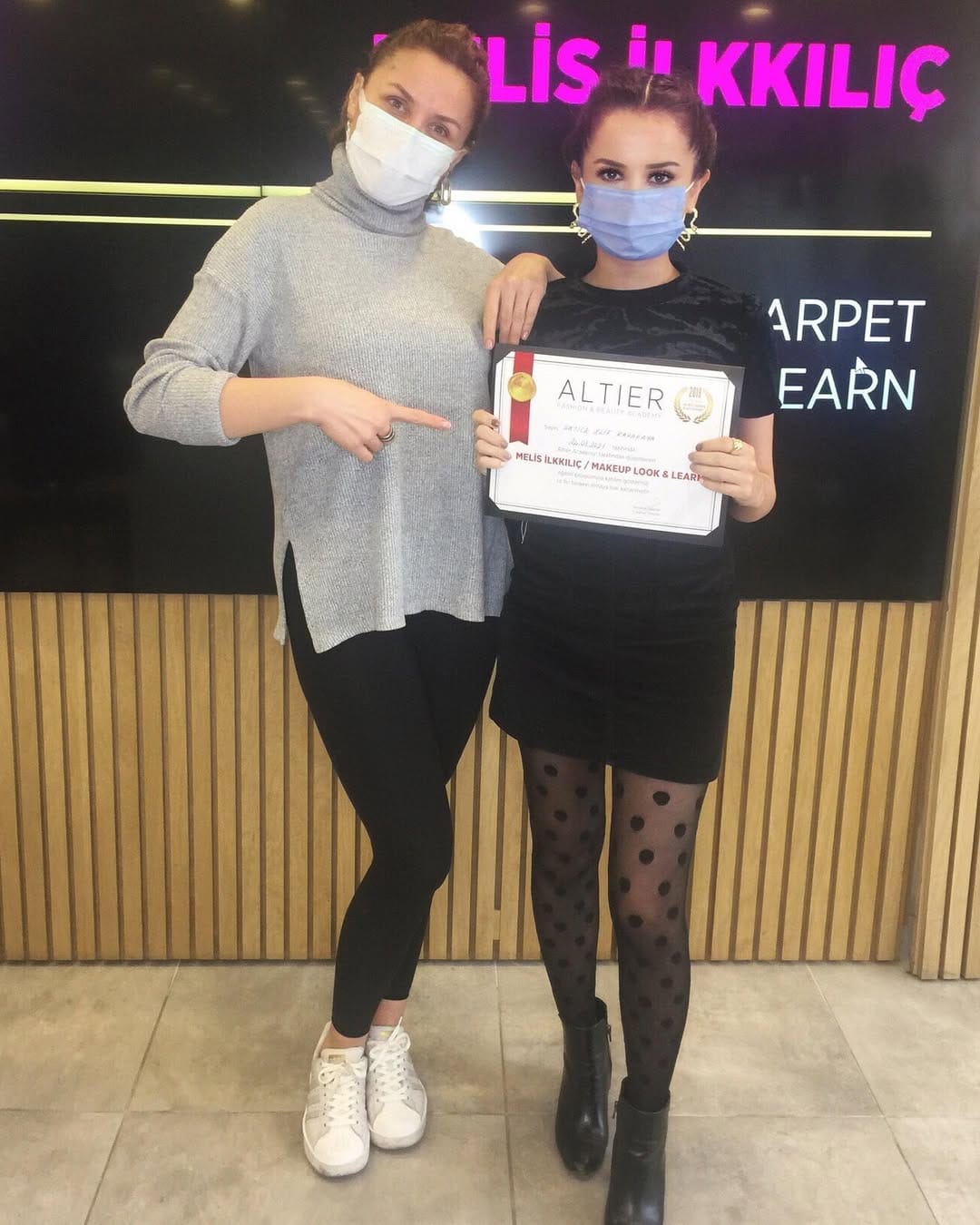 Post 3 by @makeupbyelifkrky on Instagram (image)