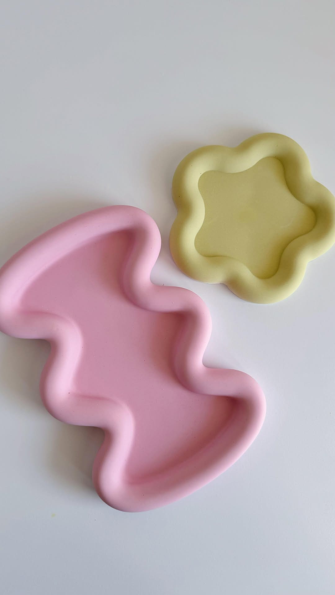 Post 9 by MoonRiver Concept ~ Tasarım Soya Wax Mumlar & Ev Dekoru on Instagram (video)