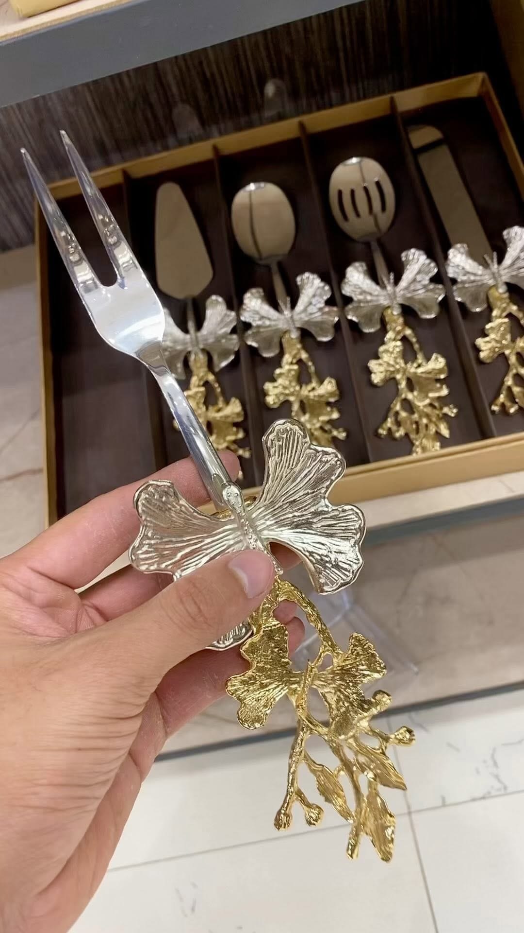 Post 1 by Turkish Dinnerware on Instagram (video)