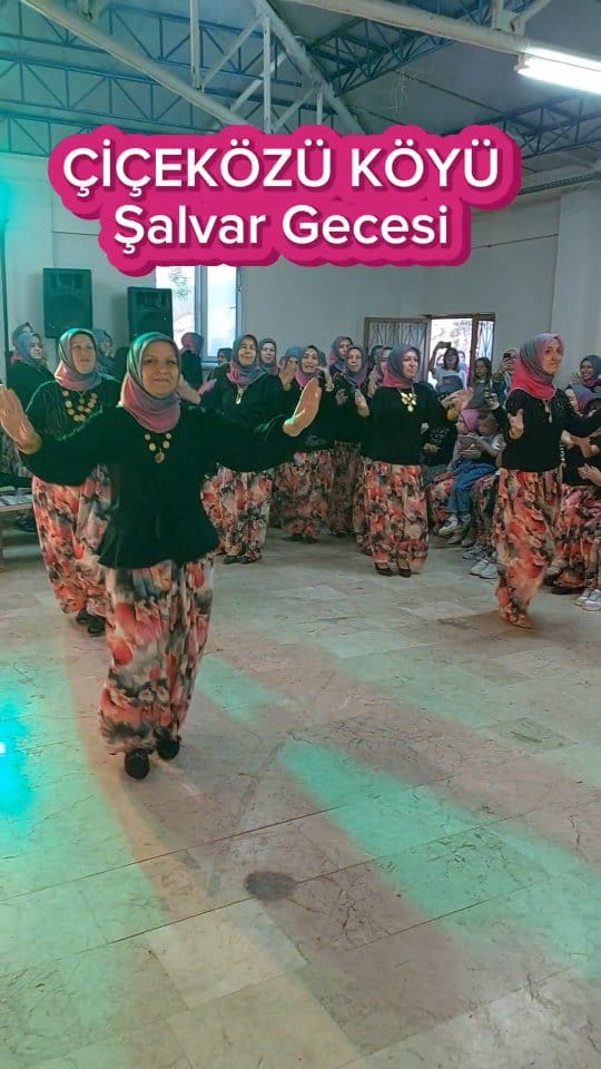 Post 10 by Siempre Scarf-Eşarp ve Şal on Instagram (video)