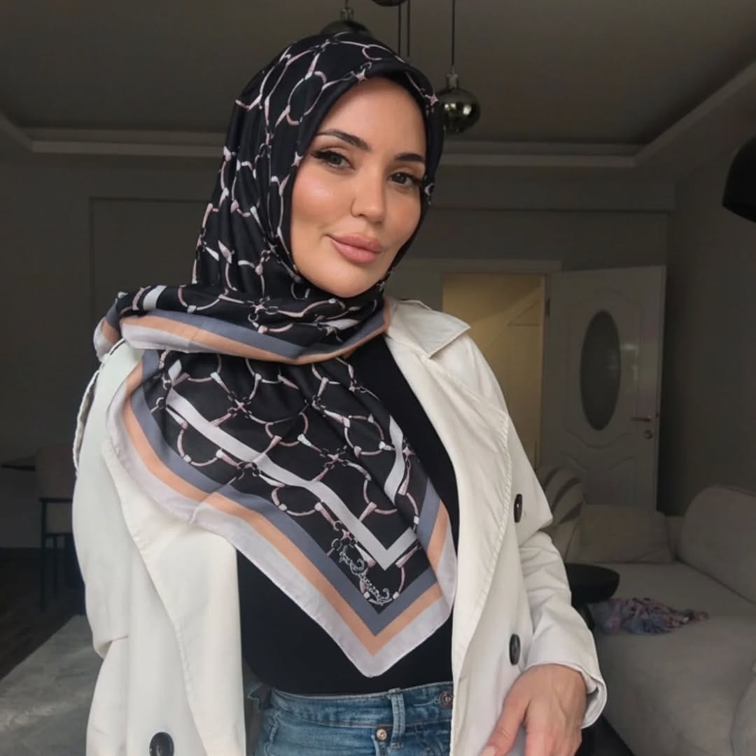 Post 7 by Siempre Scarf-Eşarp ve Şal on Instagram (carousel)