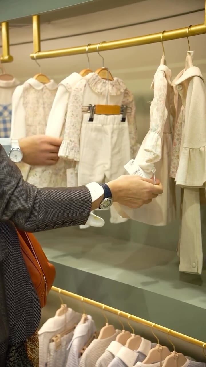 Post 5 by Tongs Baby on Instagram (video)