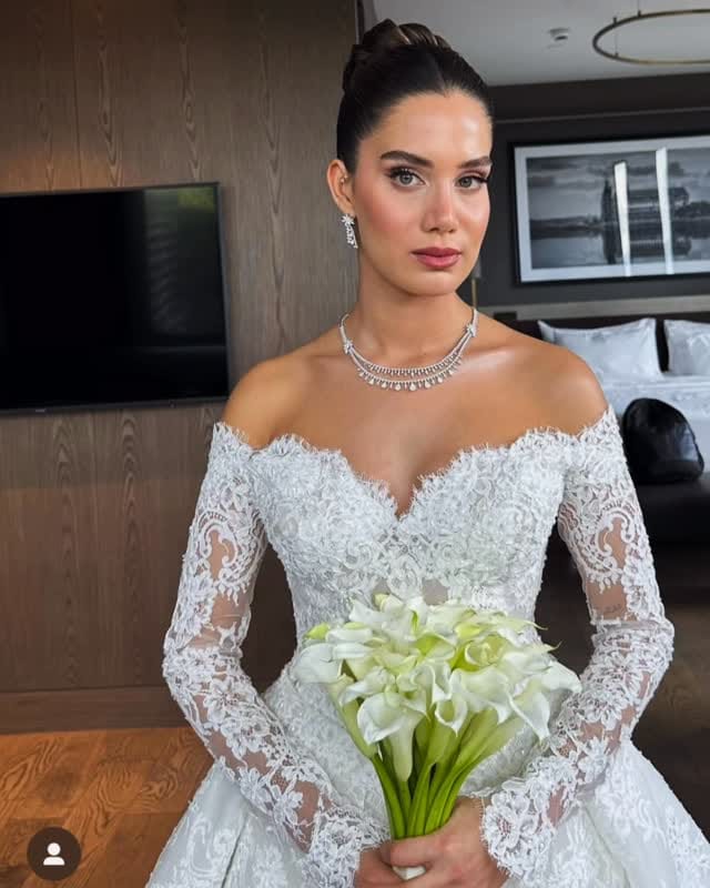 Post 9 by MİR GELİNLİK on Instagram (video)