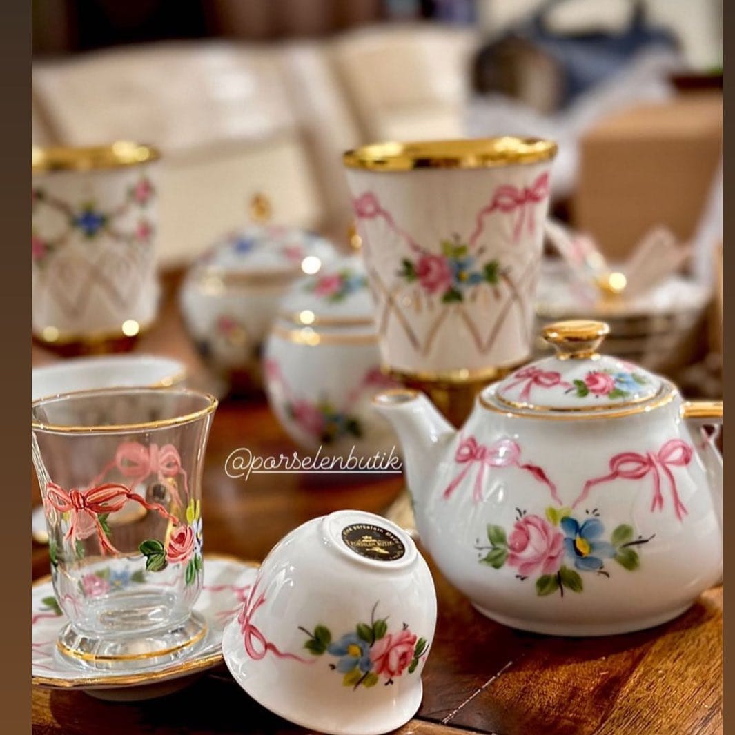 Post 10 by Porselen Sanati  Since 1992 on Instagram (image)