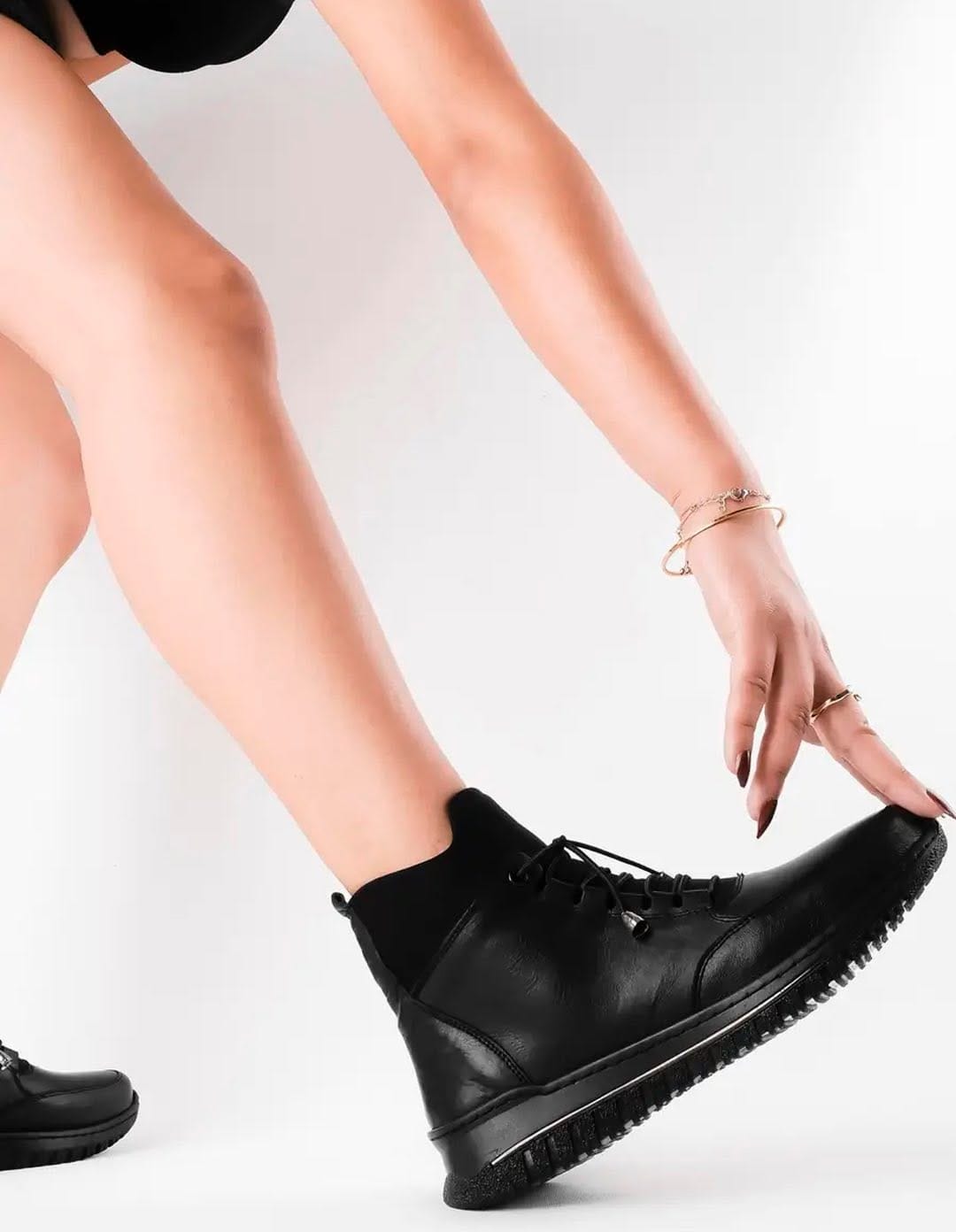 Post 8 by Sipariş www.lalshoes.com on Instagram (carousel)