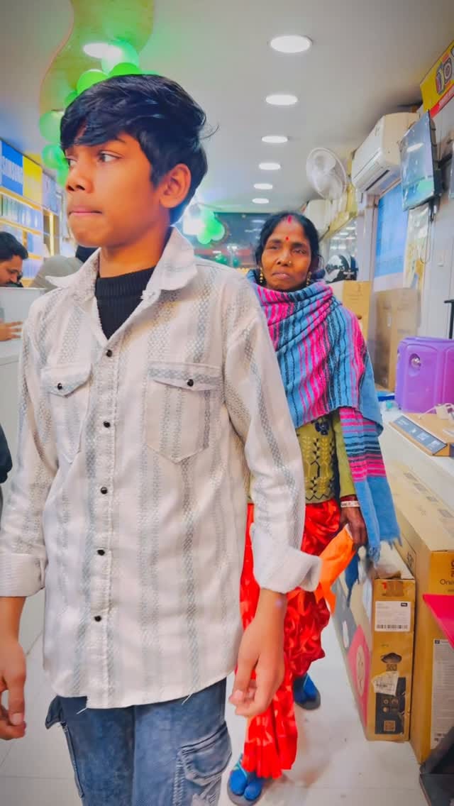 Post 7 by Sumit Sapra on Instagram (video)