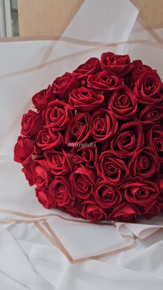 Post 3 by Marrylüks on Instagram (video)