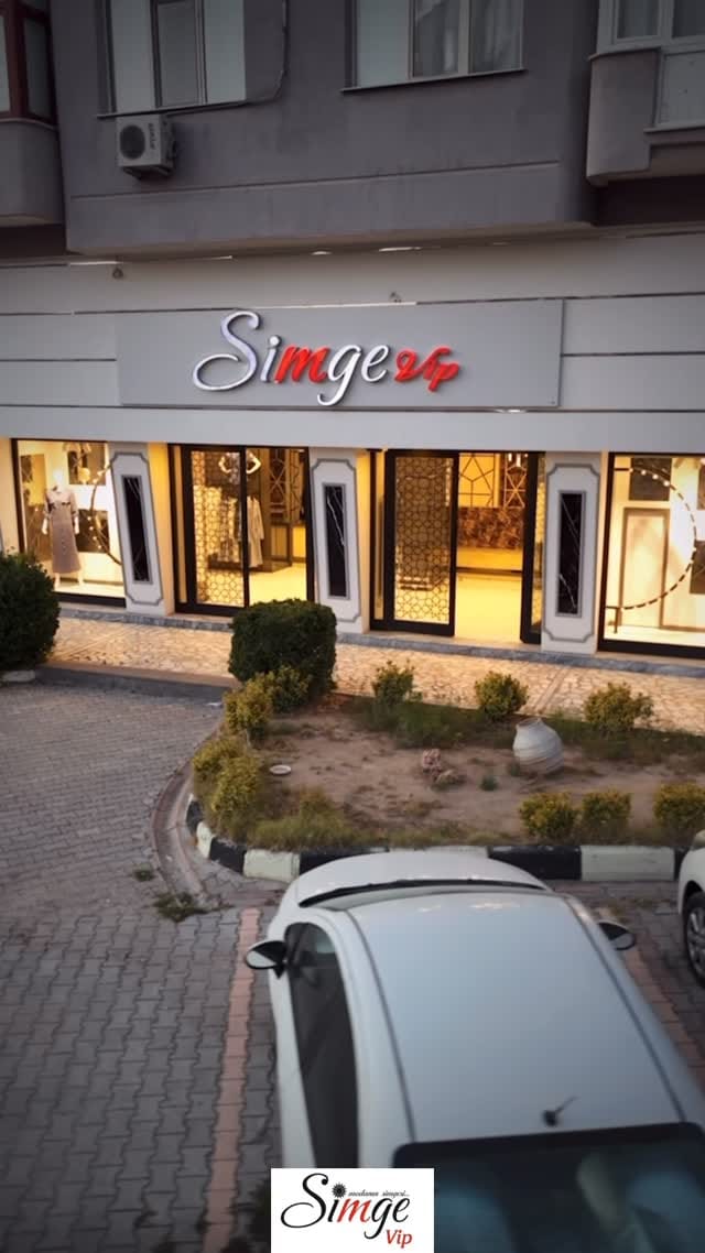 Post 9 by Simge Vip on Instagram (video)