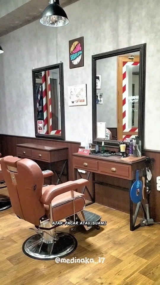Post 8 by Merah Putih Barbershop on Instagram (video)