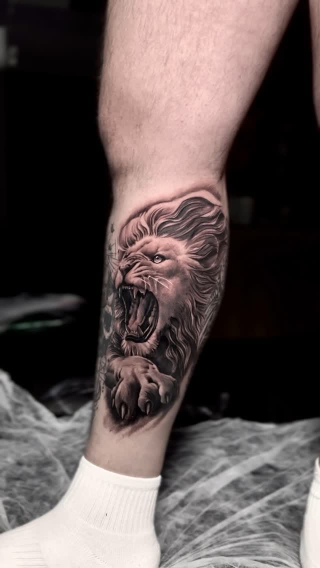 Post 8 by LION TATTOO PIERCING STUDIO on Instagram (video)