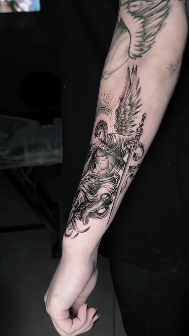 Post 2 by LION TATTOO PIERCING STUDIO on Instagram (video)