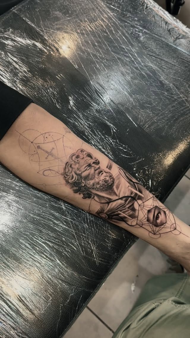 Post 3 by LION TATTOO PIERCING STUDIO on Instagram (video)
