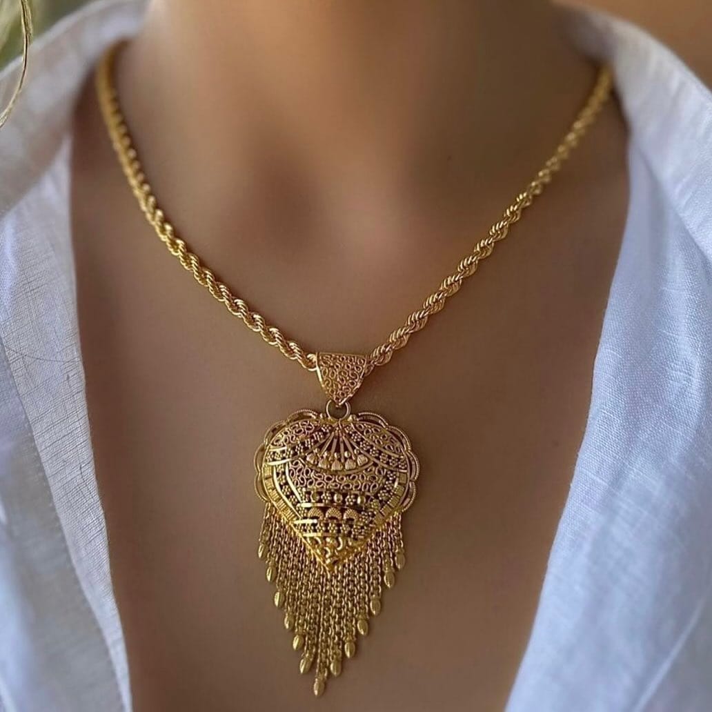 Post 8 by ADA KUYUMCULUK on Instagram (image)