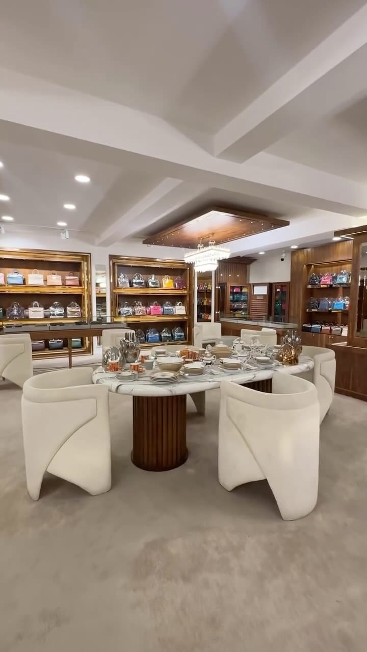 Post 10 by Niva Luxury on Instagram (video)
