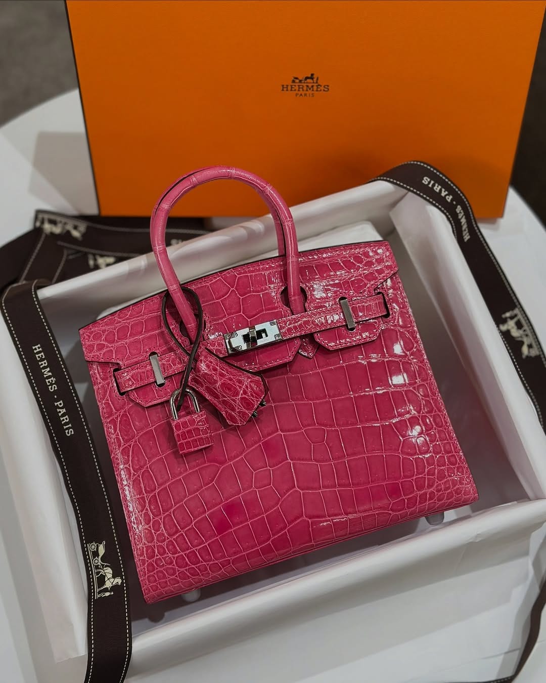 Post 9 by Niva Luxury on Instagram (carousel)