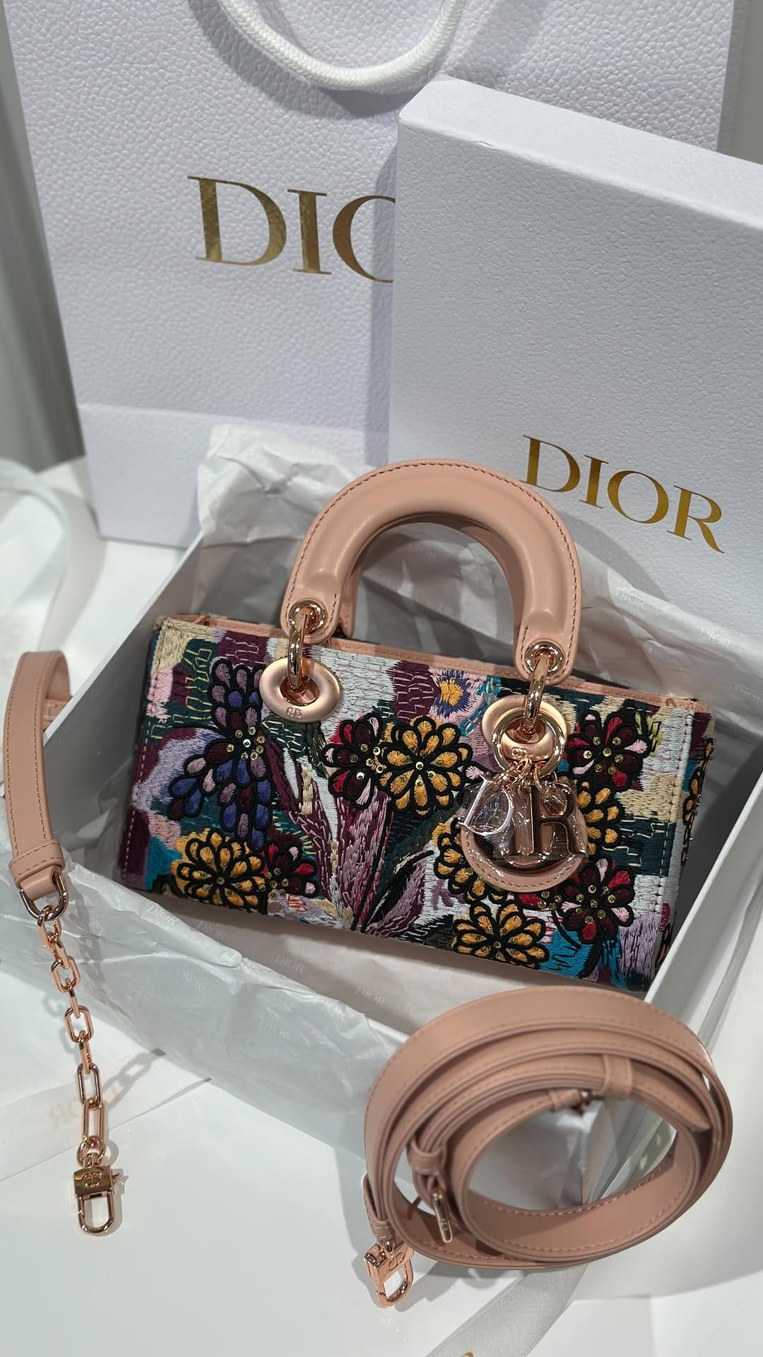 Post 2 by Niva Luxury on Instagram (video)