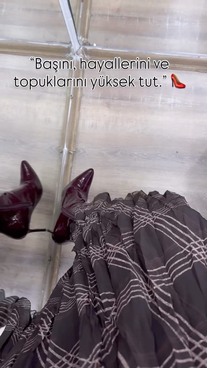 Post 5 by Parlaaboutique on Instagram (video)