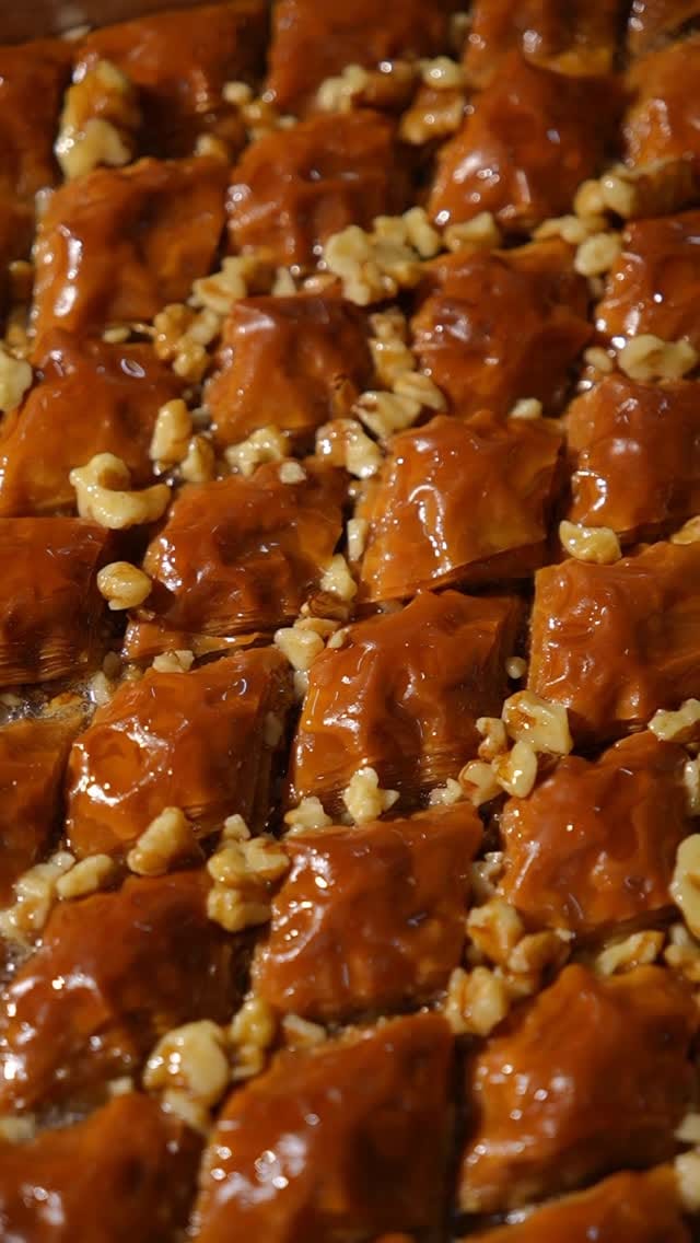 Post 4 by Özmenoğlu Baklava ® on Instagram (video)