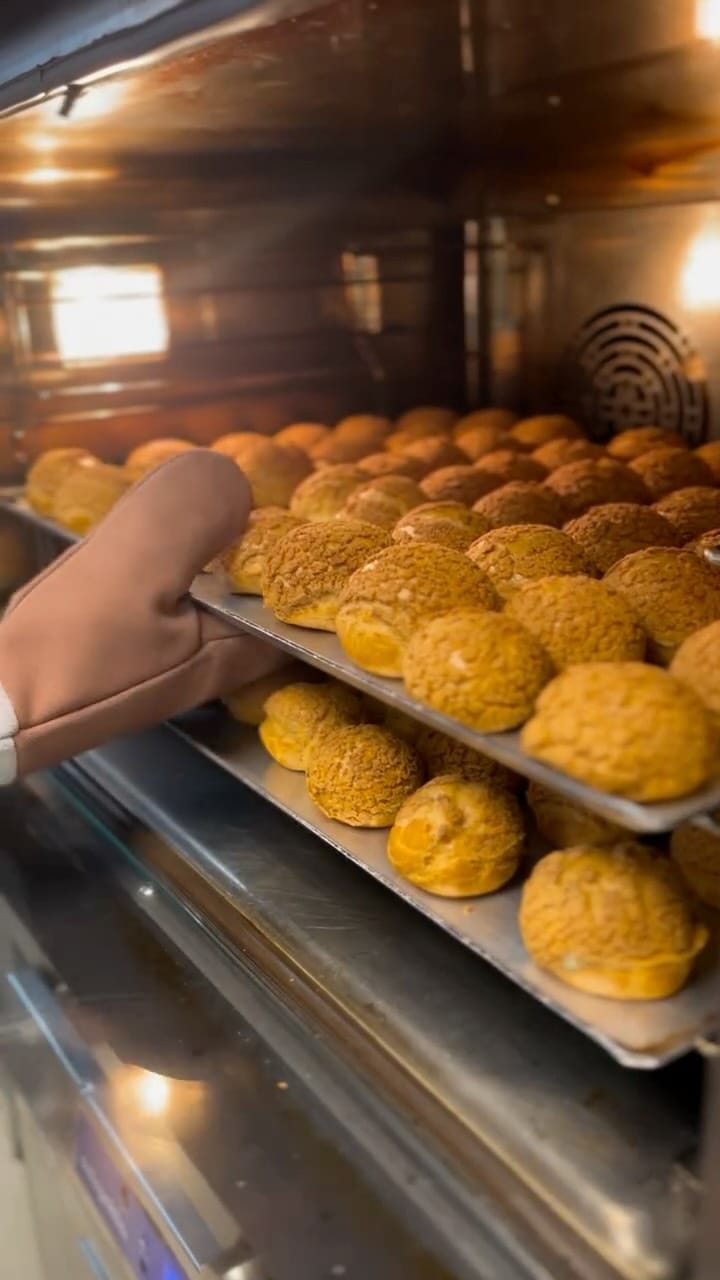 Post 1 by Luffy Patisserie on Instagram (video)