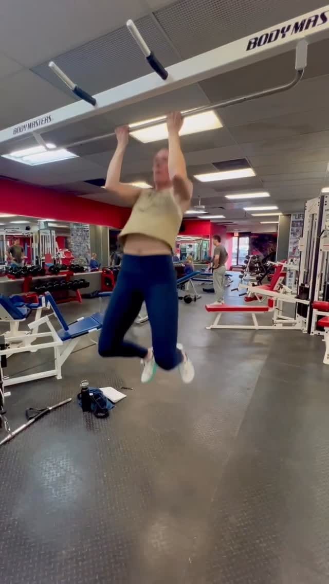 Post 5 by Chicago Fitness Center on Instagram (video)