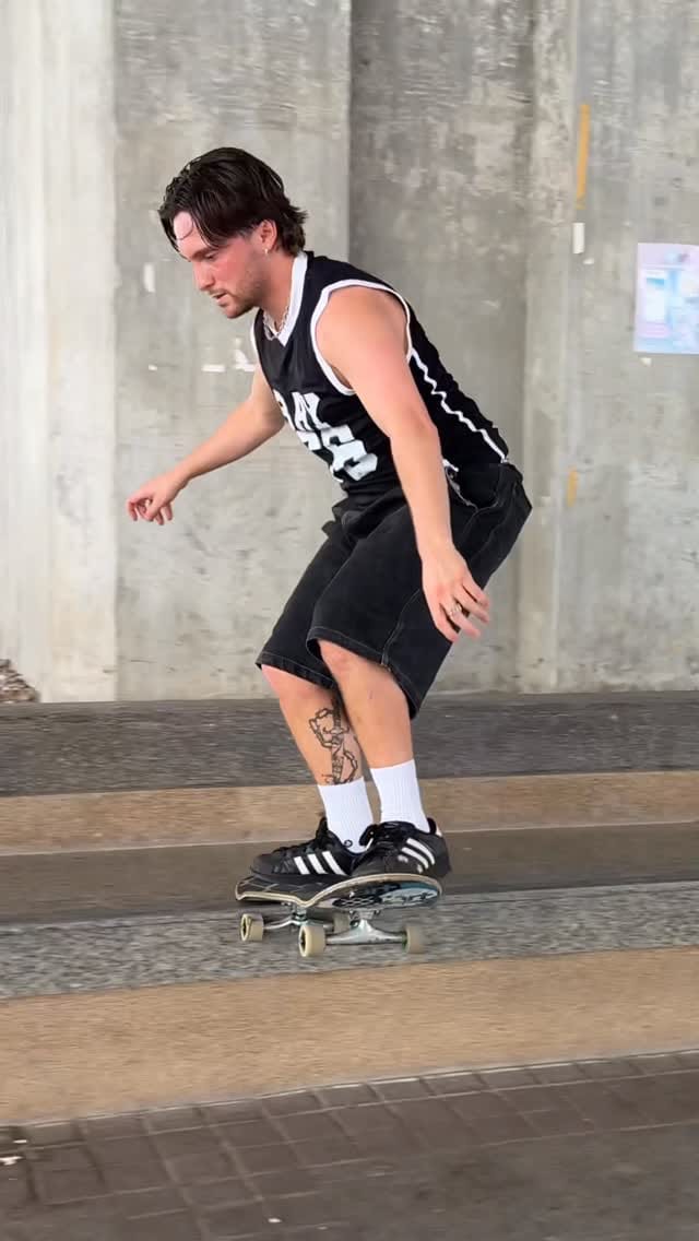 Post 8 by Alex deCunha on Instagram (video)
