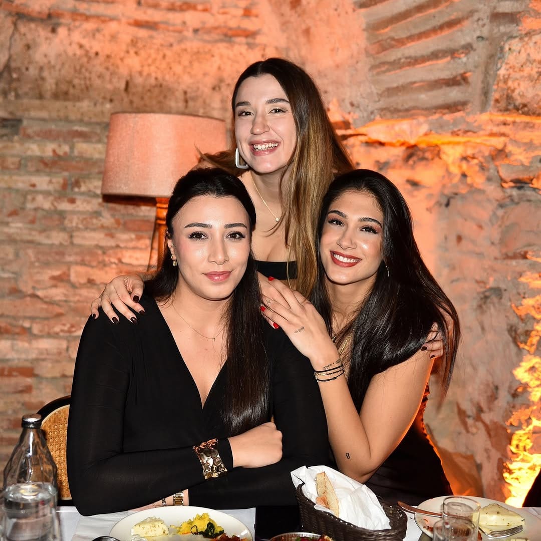 Post 6 by •Yasemin Özel on Instagram (image)