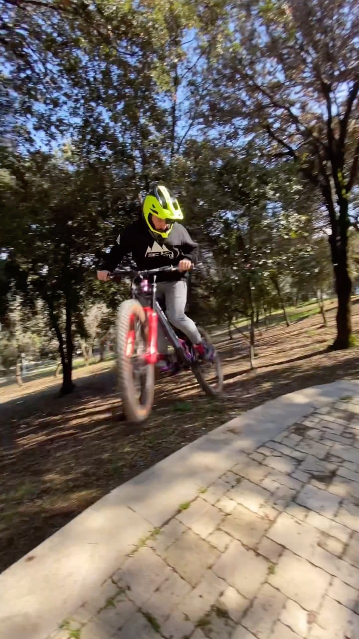Post 7 by Eren Pehlivanlar on Instagram (video)