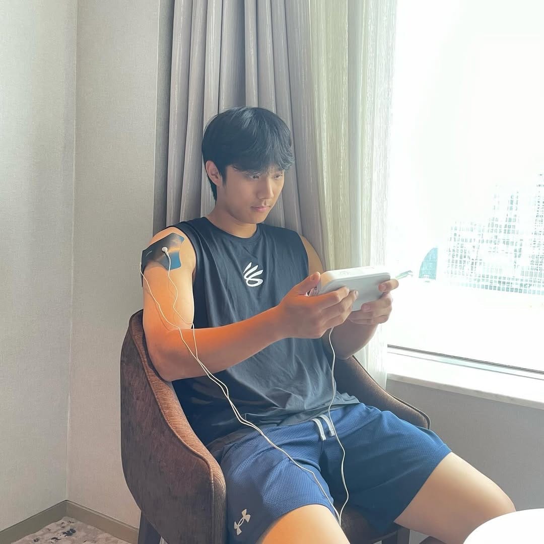 Post 3 by 이재현 on Instagram (image)
