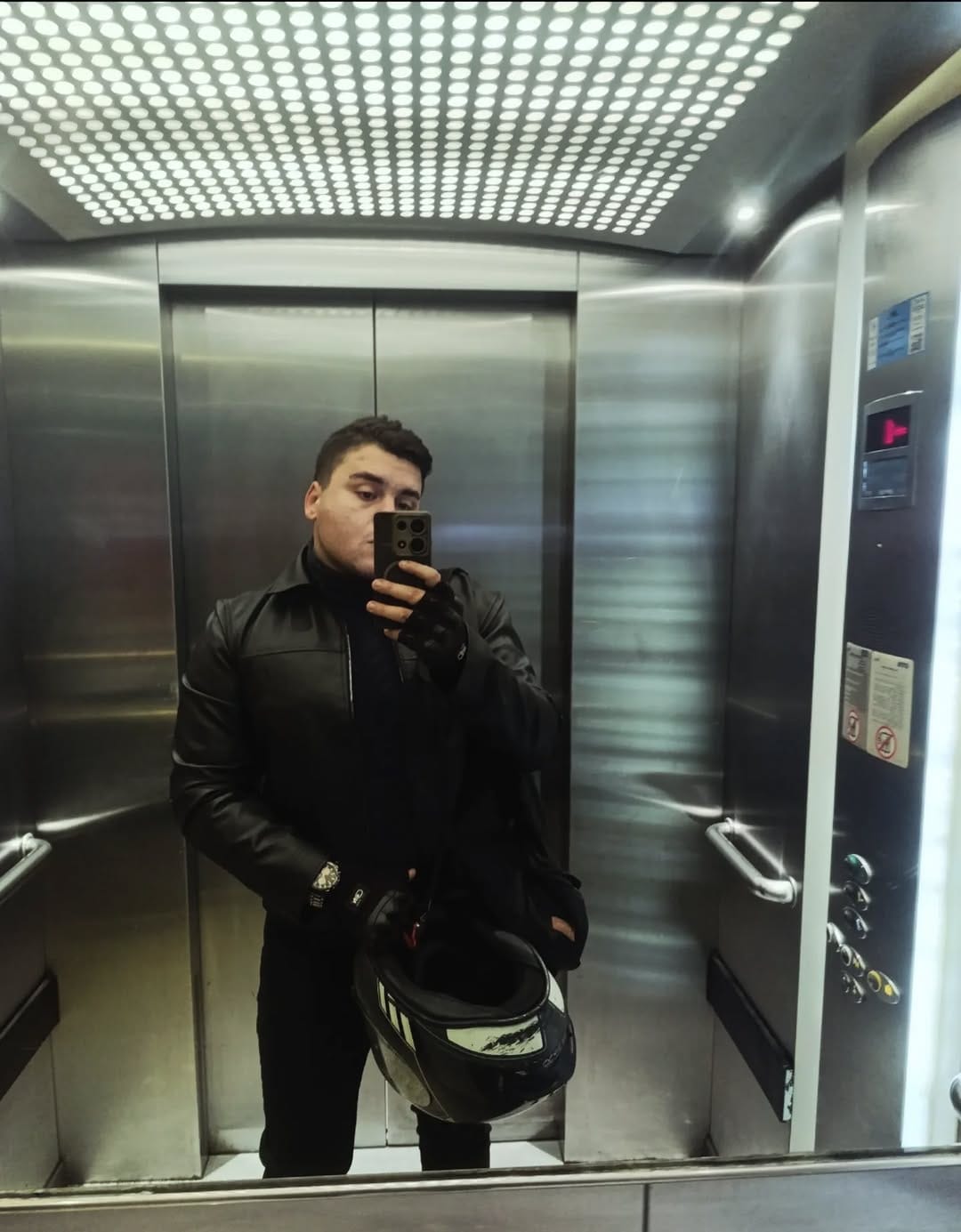 Post 1 by ÖMER on Instagram (carousel)