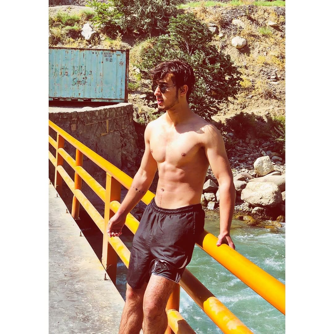 Post 10 by Waris Ahmadi on Instagram (image)