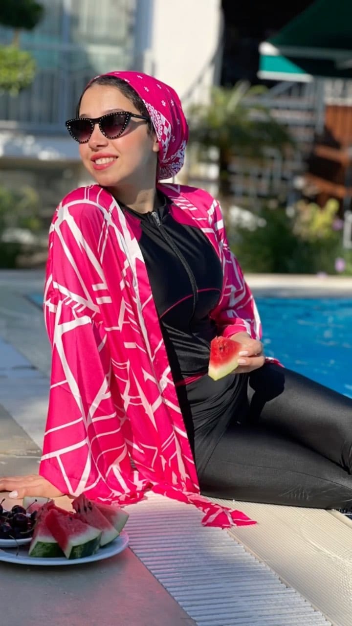 Post 10 by aynour farouk on Instagram (video)
