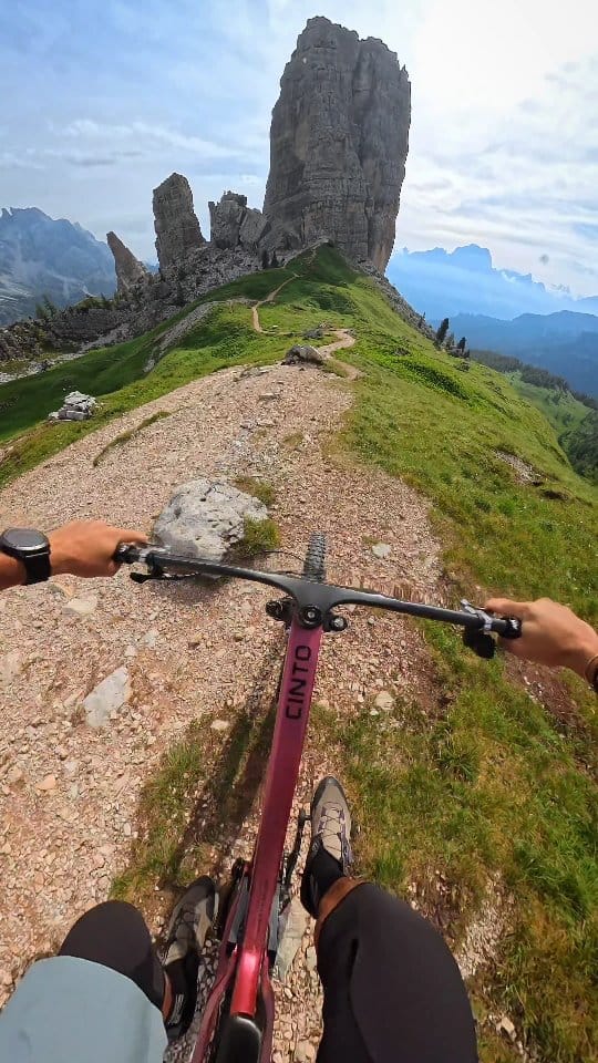 Post 2 by Andreas Tonelli on Instagram (video)