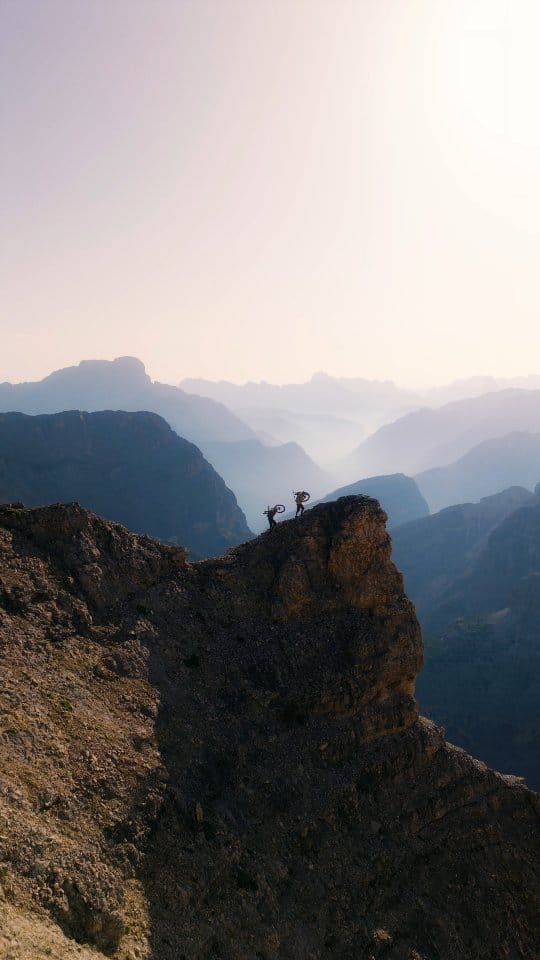 Post 4 by Andreas Tonelli on Instagram (video)