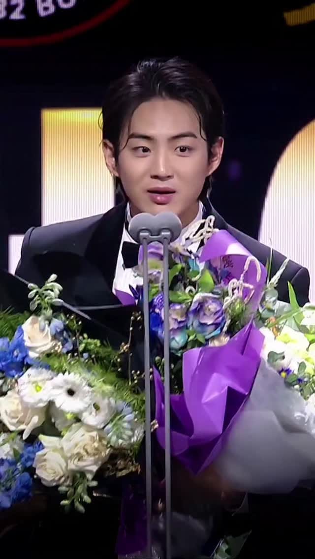 Post 2 by 구자욱 on Instagram (video)