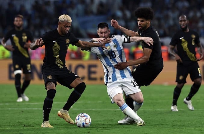Post 10 by Juninho Bacuna on Instagram (carousel)
