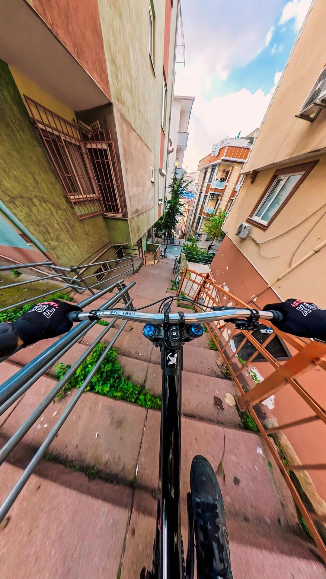 Post 4 by Burak Uzun on Instagram (video)