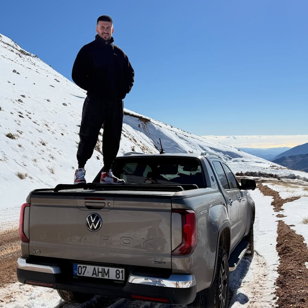 Post 4 by AHMET ÖNAL on Instagram (image)