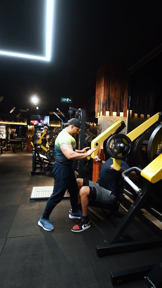 Post 8 by MUSCLE GYM on Instagram (video)