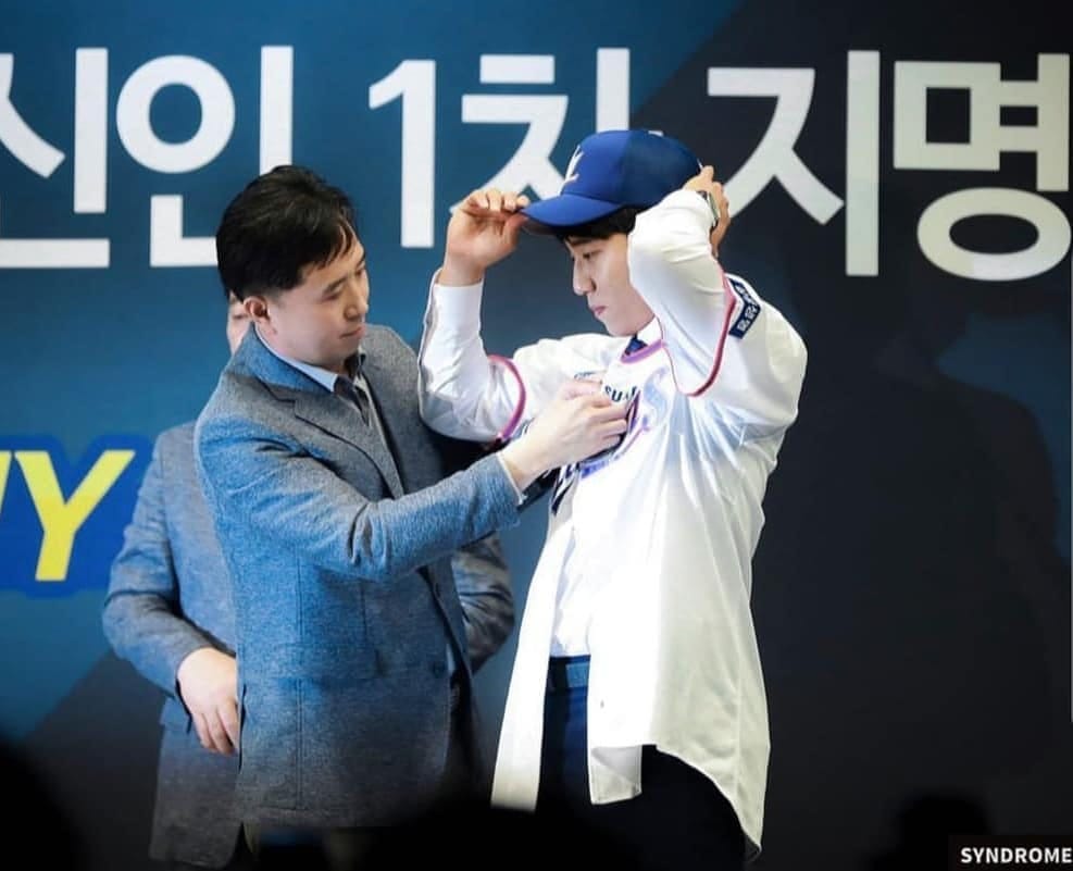 Post 10 by 원태인 on Instagram (image)