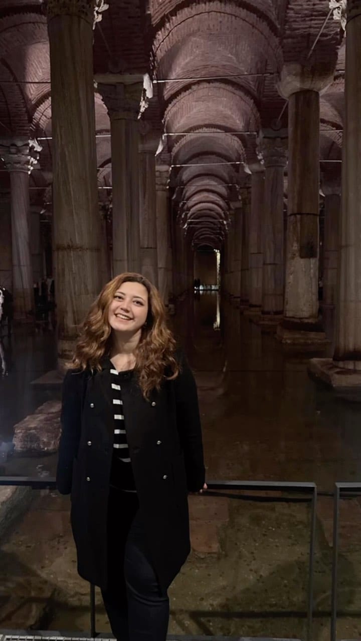 Post 4 by Hanife on Instagram (video)