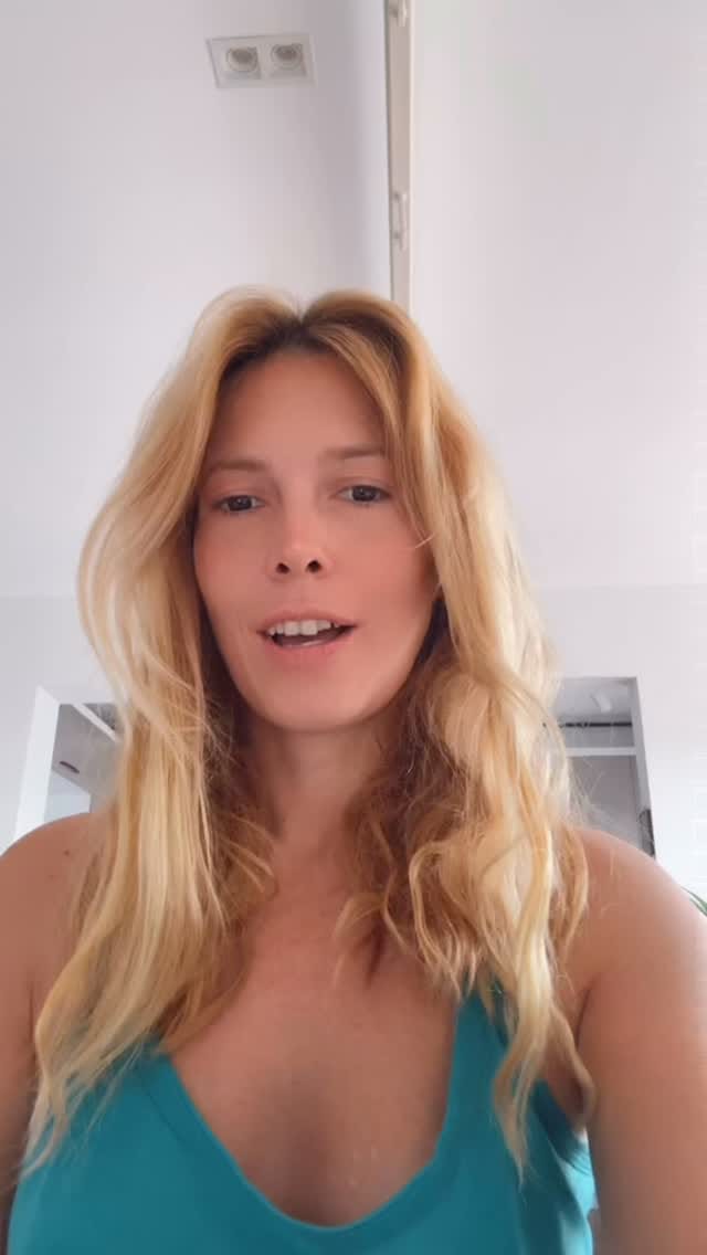Post 3 by KUMSAL 🧜🏻‍♀️ | Yoga & Mermaid Flow on Instagram (video)