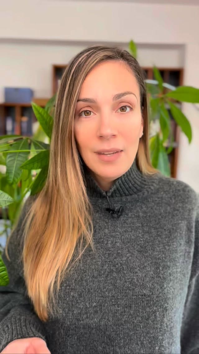Post 1 by Elena Mouratidou on Instagram (video)