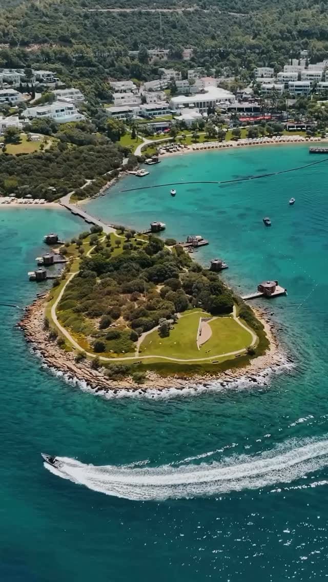 Post 4 by RusoliaTravel ✈️ on Instagram (video)