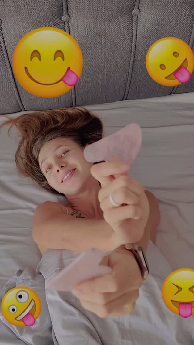 Post 8 by Julia Ostapenko Yoga for body face and soul🧘‍♀️ on Instagram (video)