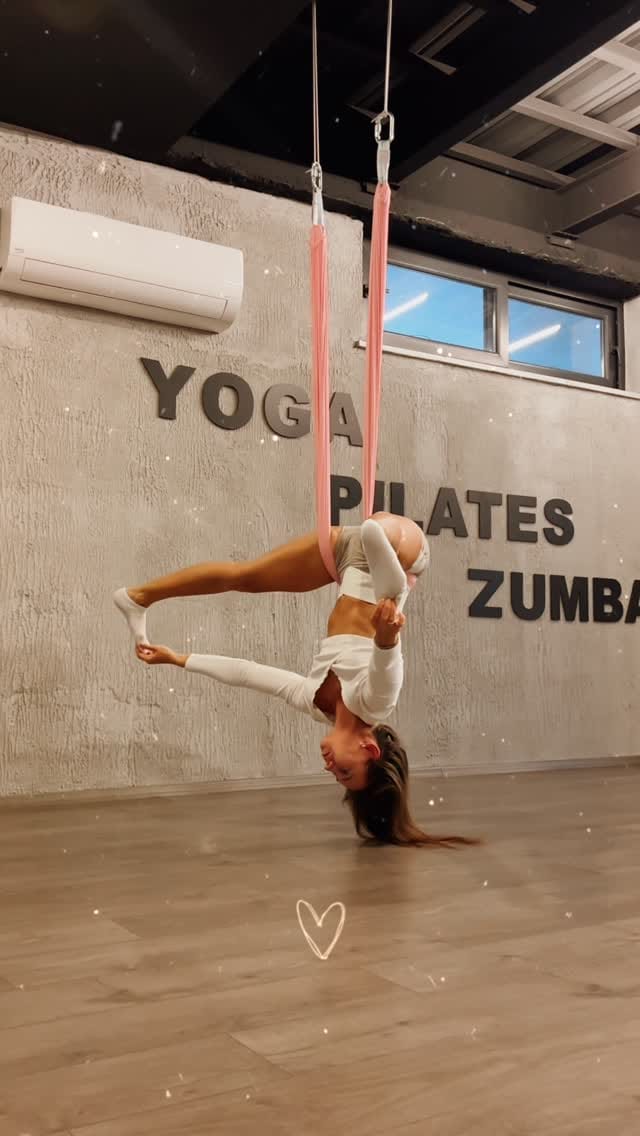 Post 1 by Julia Ostapenko Yoga for body face and soul🧘‍♀️ on Instagram (video)