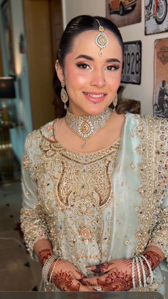 Post 6 by Maahwish Ahsan Bridal MUA + Hair Colourist on Instagram (video)