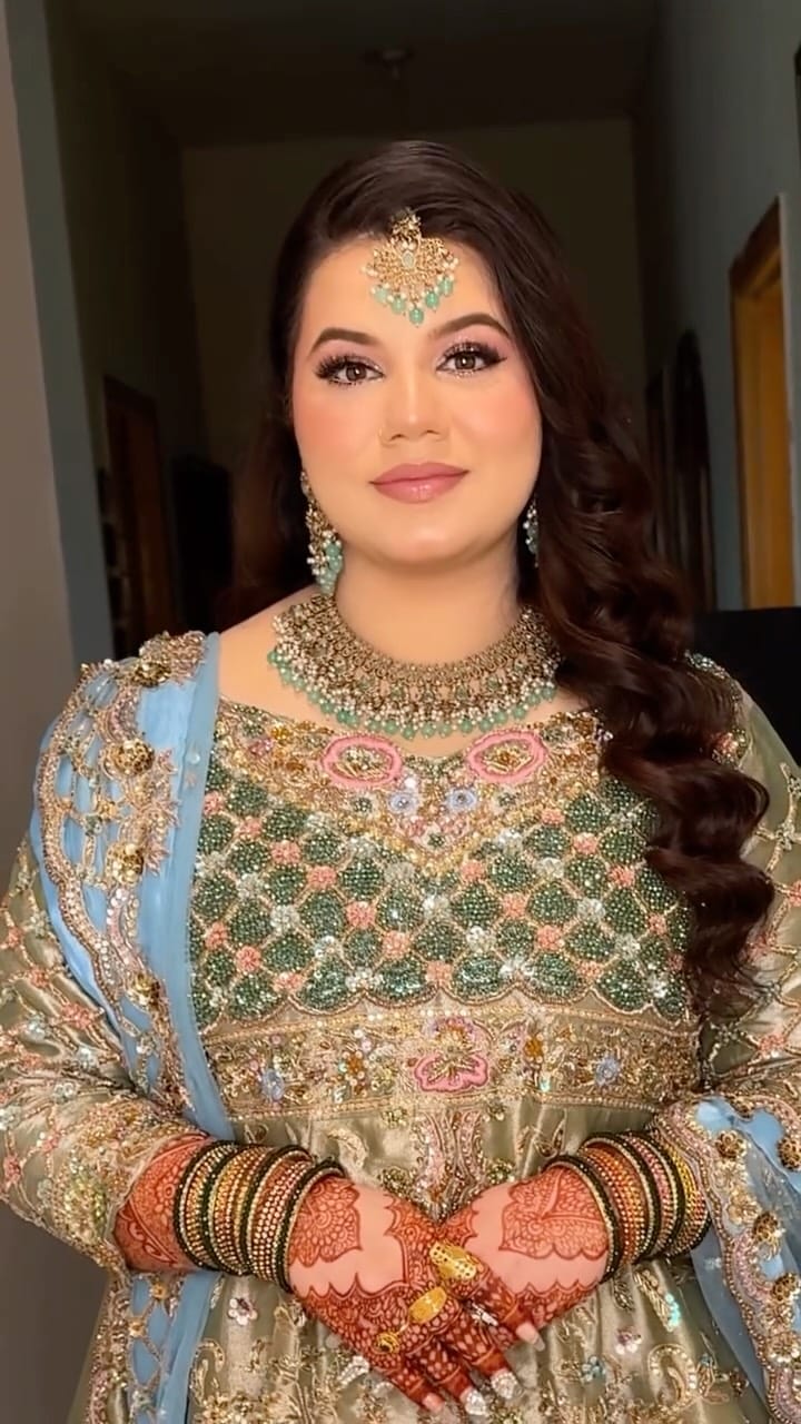 Post 4 by Maahwish Ahsan Bridal MUA + Hair Colourist on Instagram (video)